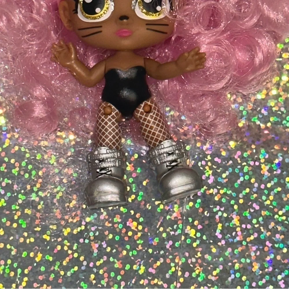 Zuru ITTY BITTY PRETTY Tea Party Teacup Doll Pink Curly Hair Doll Only